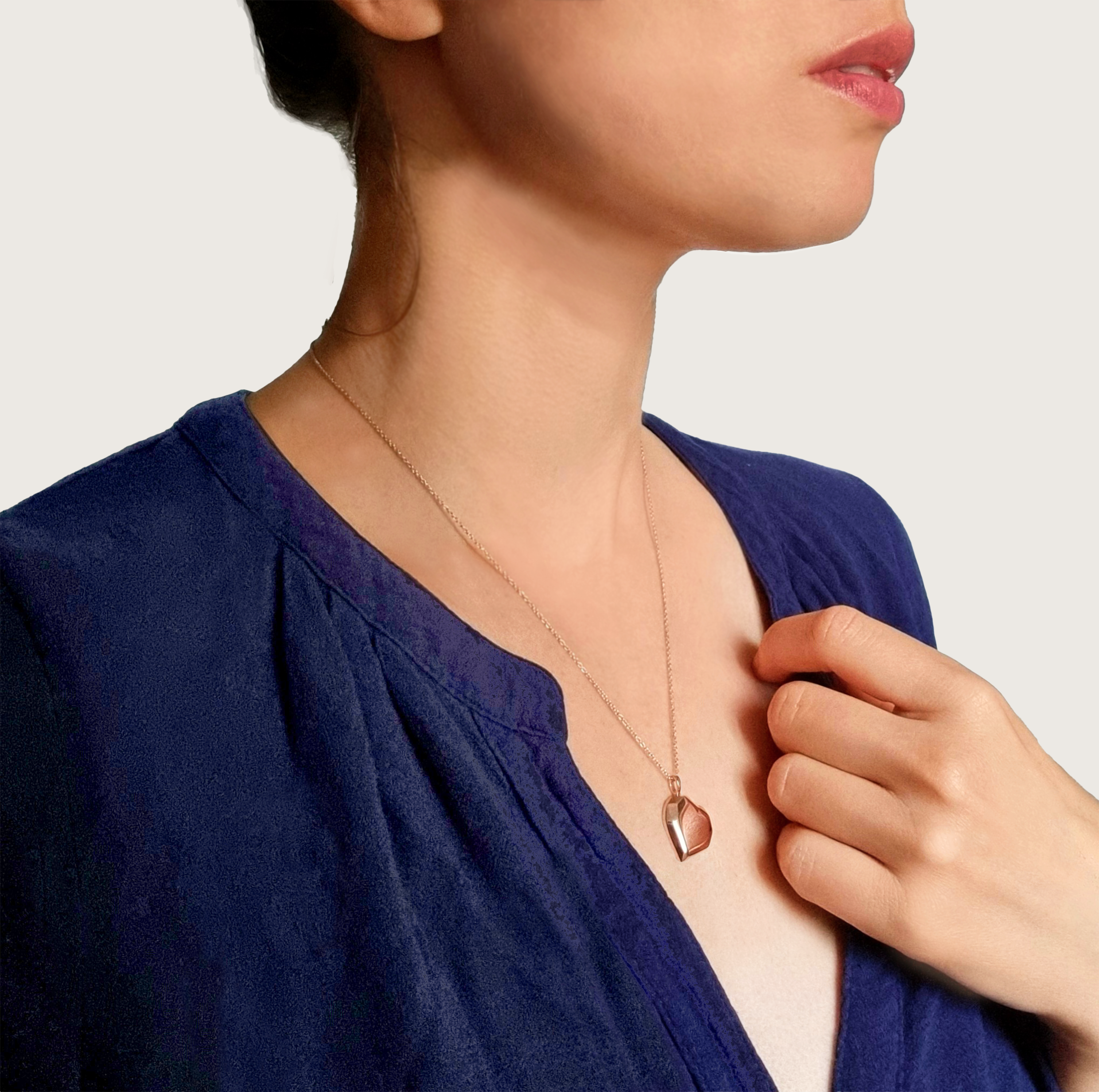 bijou de mariage, bijou souvenir naissance, cadeau de mariage, cadeau de naissance, bijou de mariée, collier de mariée, bijou pour cendre, bijou commémoratif, bijou cheveux bébé, bijou poil de chien, bijou de chat, bijou de deuil, pendentif en or, bijou de luxe, bijou haut de gamme