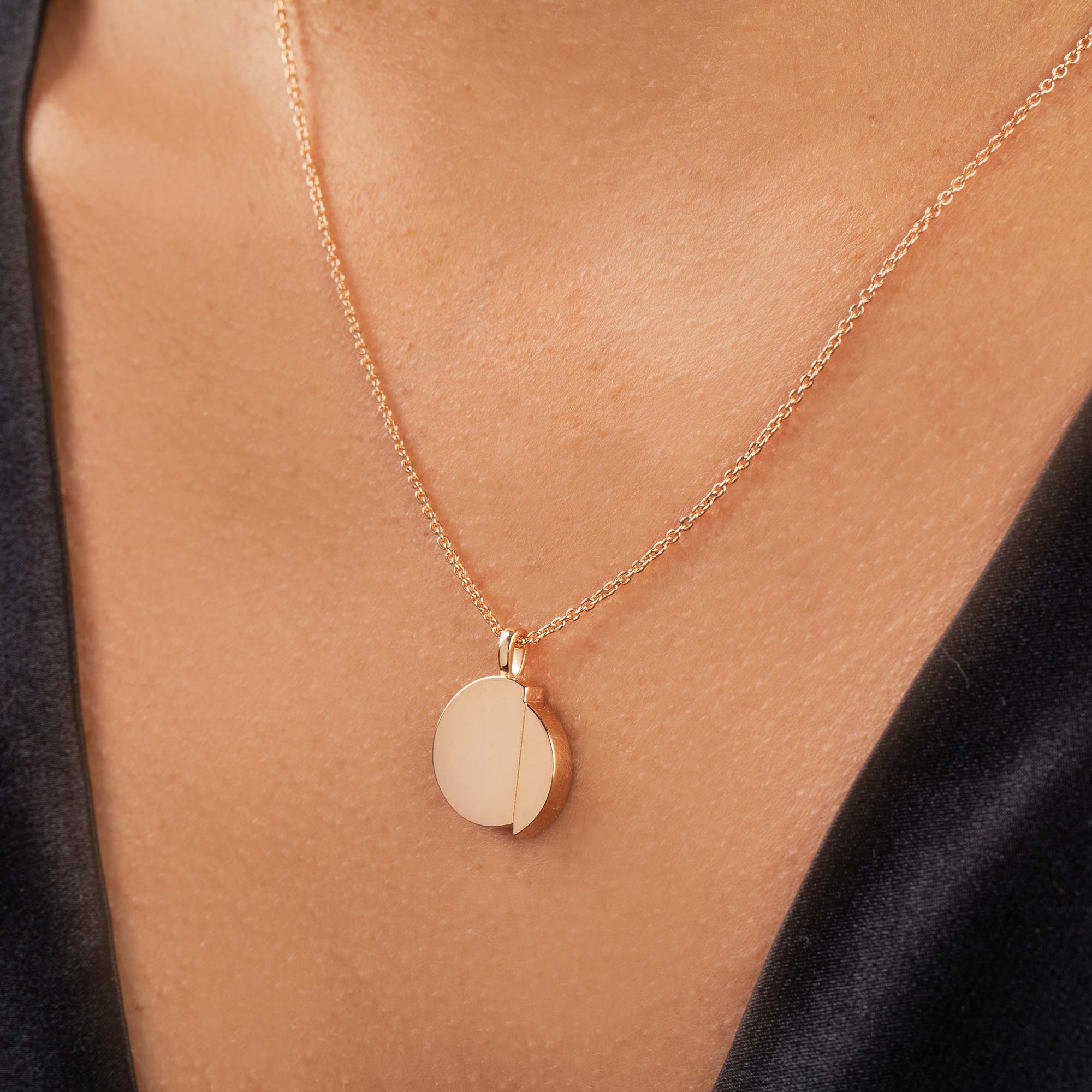 bijou de mariage, bijou souvenir enterrement vie de jeune fille, cadeau de mariage, bijou de mariée, collier de mariée, bijou pour cendre, bijou commémoratif, bijou cheveux bébé, bijou poil de chien, bijou de chat, bijou de deuil, pendentif en or, bijou de luxe, bijou haut de gamme