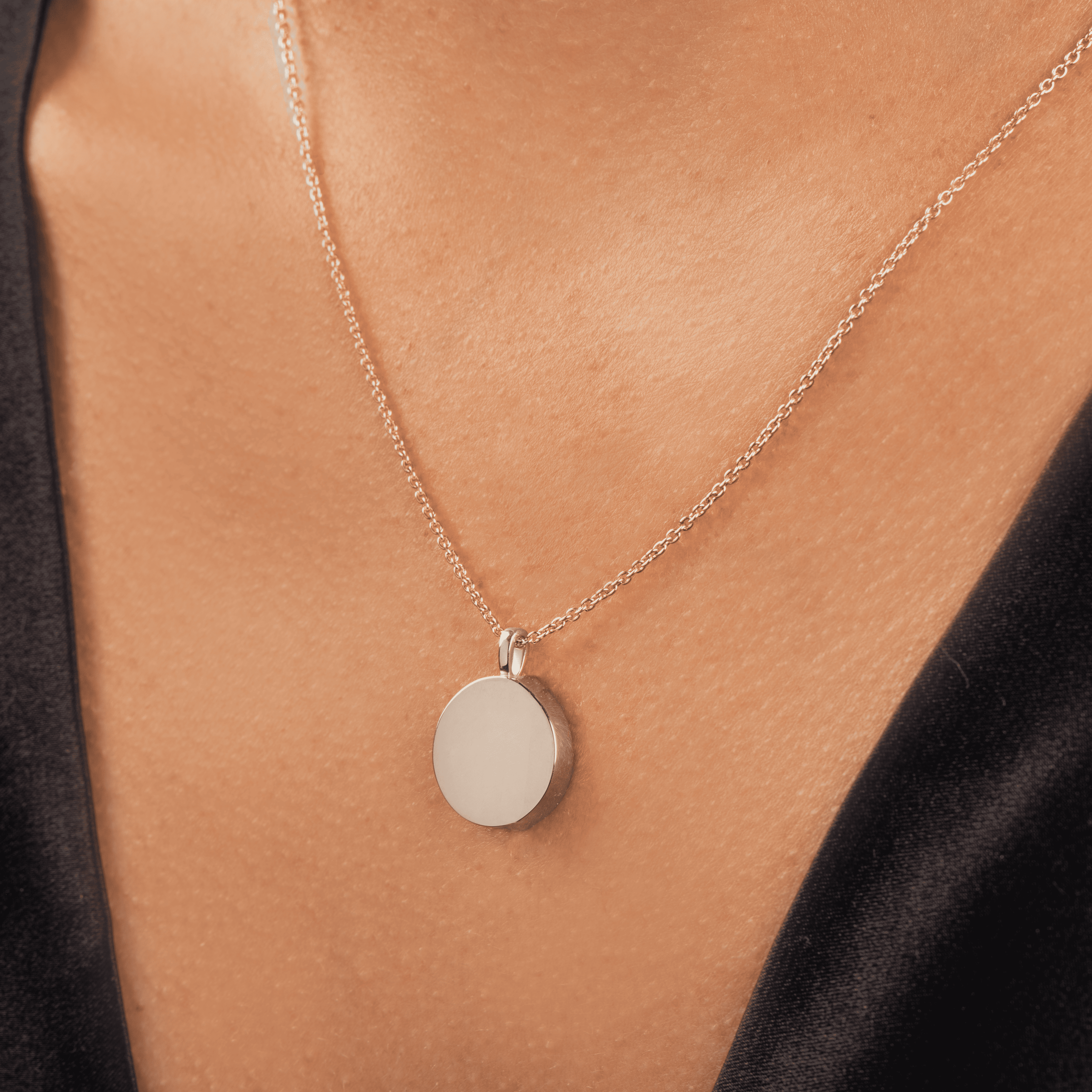 bijou de mariage, bijou souvenir naissance, cadeau de mariage, cadeau de naissance, bijou de mariée, collier de mariée, bijou pour cendre, bijou commémoratif, bijou cheveux bébé, bijou poil de chien, bijou de chat, bijou de deuil, pendentif en or, bijou de luxe, bijou haut de gamme