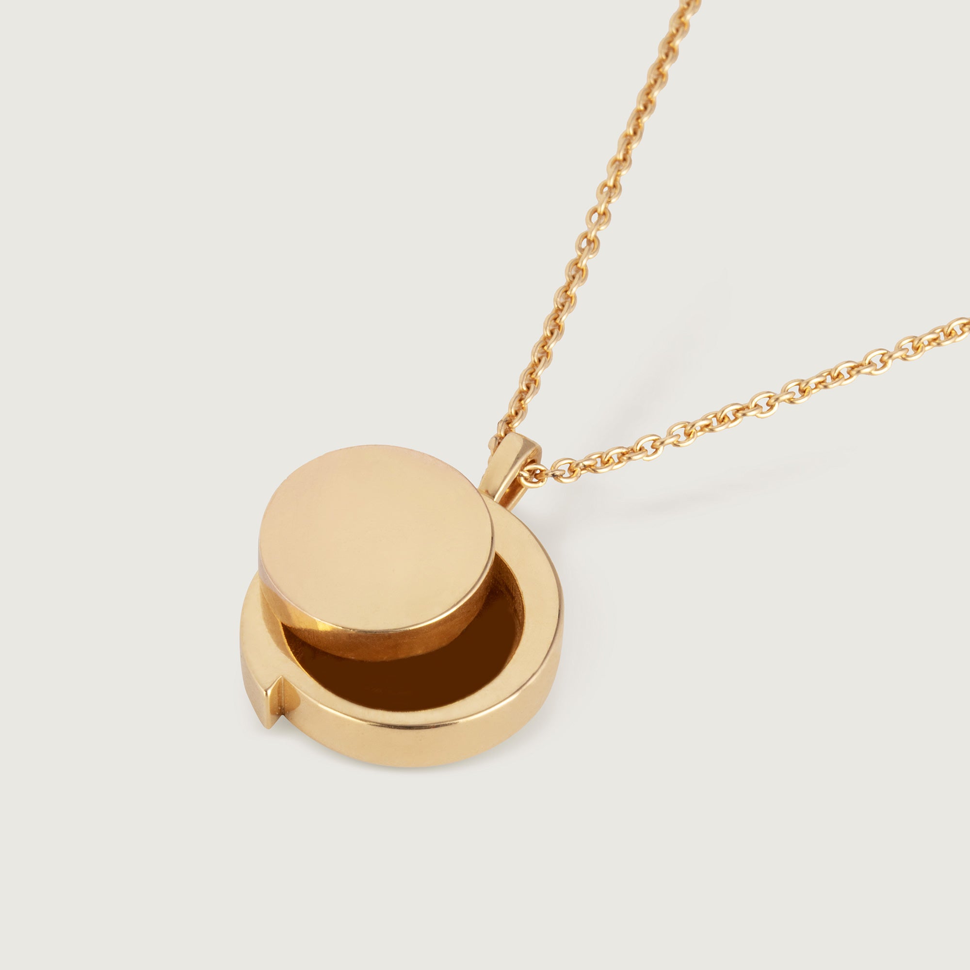 bijou cendre defunt, bijou avec cendre defunt, bijou cheveux bebe, bijou cinéraire, bijoux pour cendres, cheveux, bijoux de commémoration, bijou souvenir, bijou qui enferme quelque chose, terre, sable, pétales, bijou de naissance, bijou de mariage