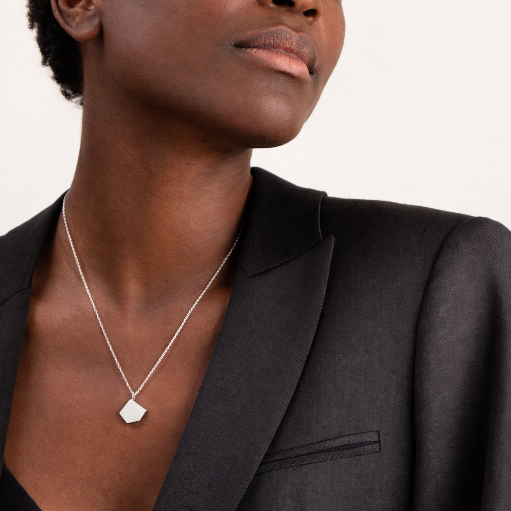 bijou de mariage, bijou souvenir enterrement vie de jeune fille, cadeau de mariage, bijou de mariée, collier de mariée, bijou pour cendre, bijou commémoratif, bijou cheveux bébé, bijou poil de chien, bijou de chat, bijou de deuil, pendentif en or, bijou de luxe, bijou haut de gamme