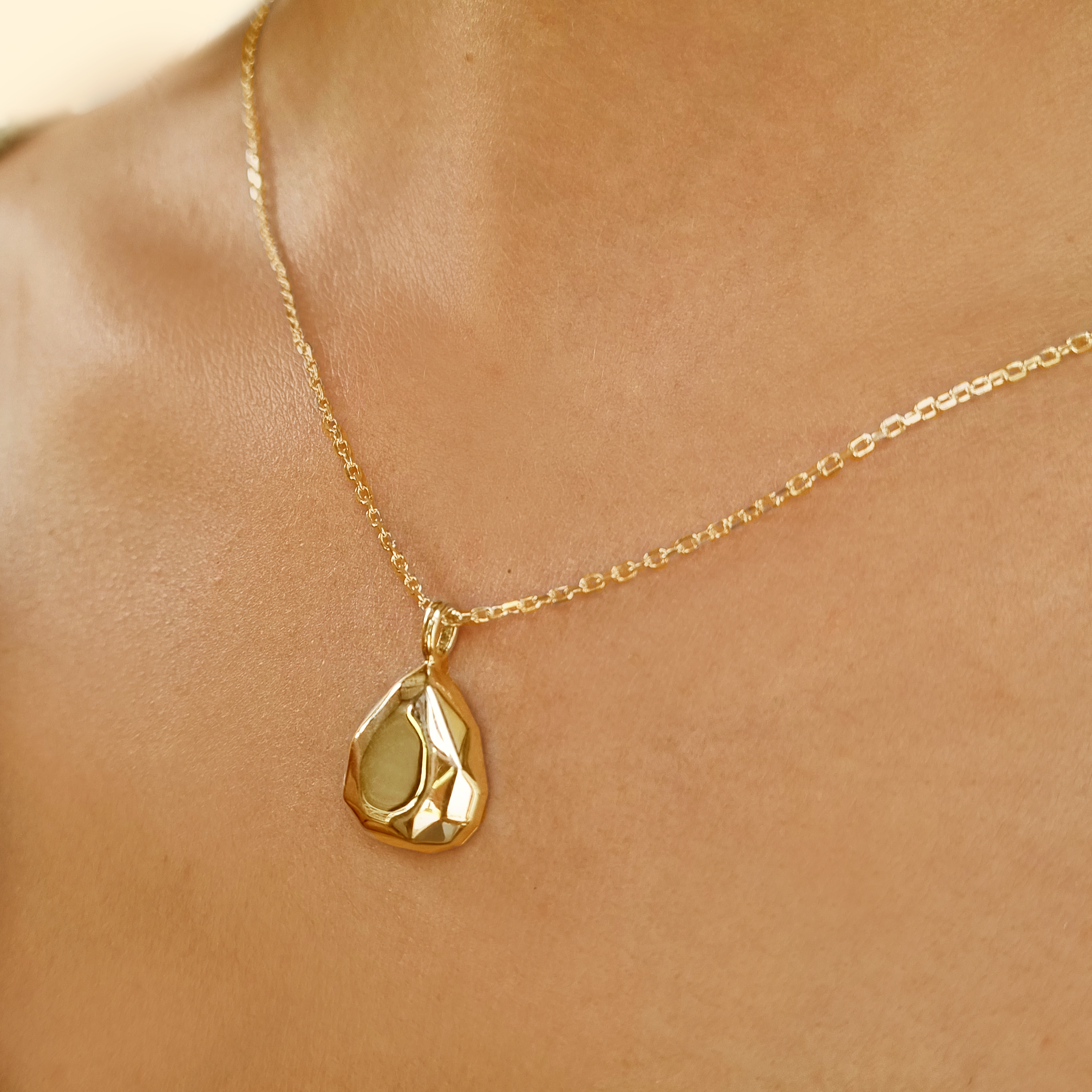 bijou de mariage, bijou souvenir enterrement vie de jeune fille, cadeau de mariage, bijou de mariée, collier de mariée, bijou pour cendre, bijou commémoratif, bijou cheveux bébé, bijou poil de chien, bijou de chat, bijou de deuil, pendentif en or, bijou de luxe, bijou haut de gamme
