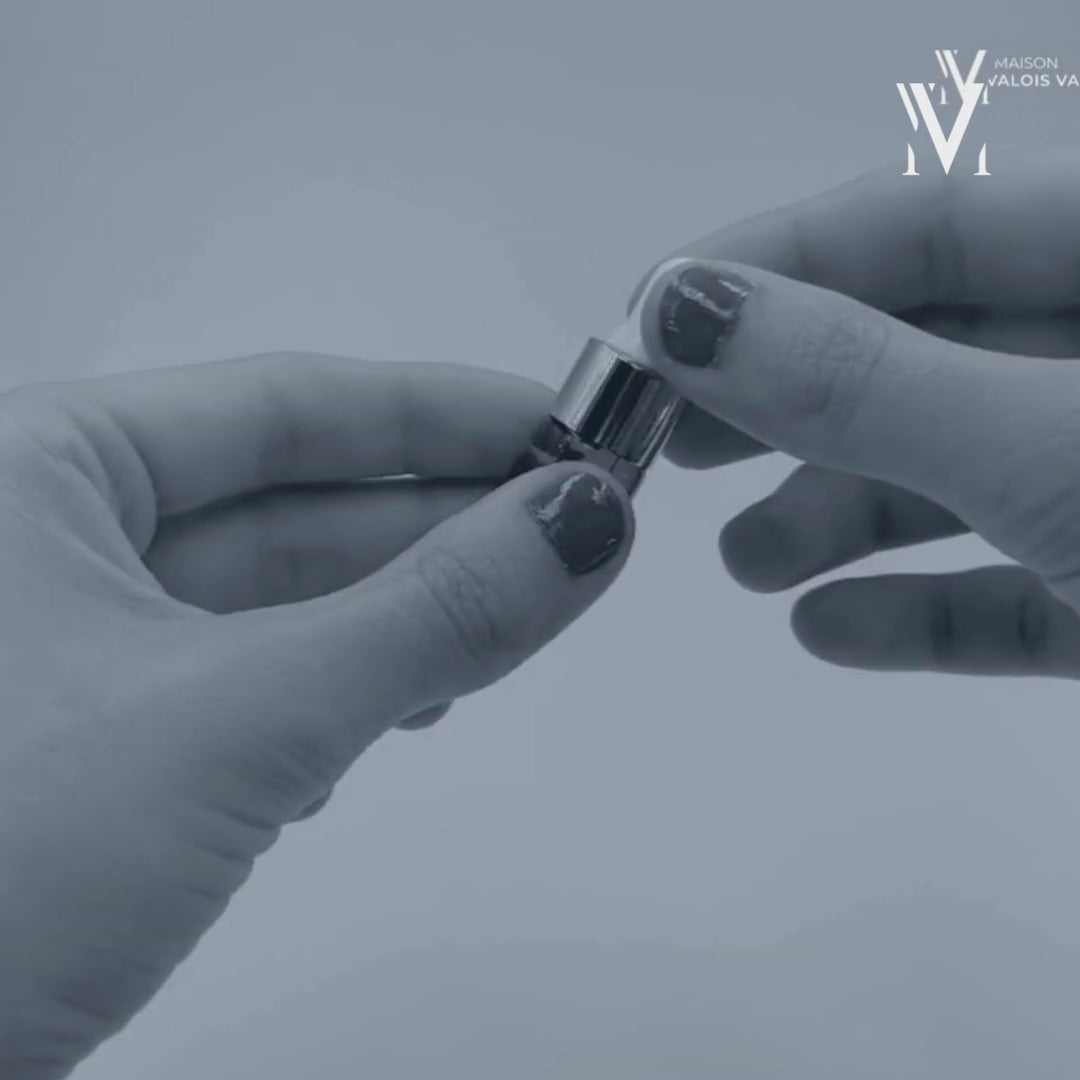 bijou de mariage, bijou souvenir enterrement vie de jeune fille, cadeau de mariage, bijou de mariée, collier de mariée, bijou pour cendre, bijou commémoratif, bijou cheveux bébé, bijou poil de chien, bijou de chat, bijou de deuil, pendentif en or, bijou de luxe, bijou haut de gamme, vinciane, valois varden